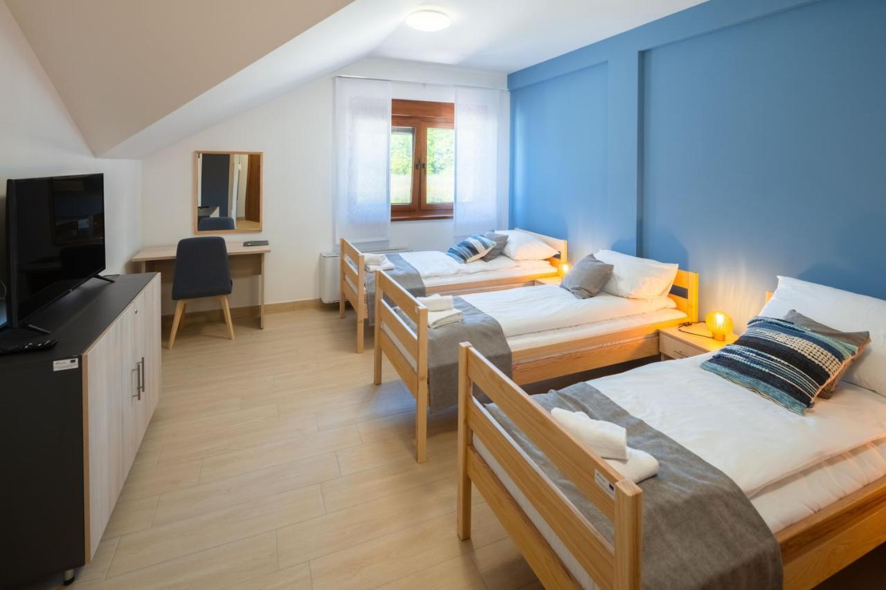 Hostel Otocki Virovi Otok  Exteriér fotografie