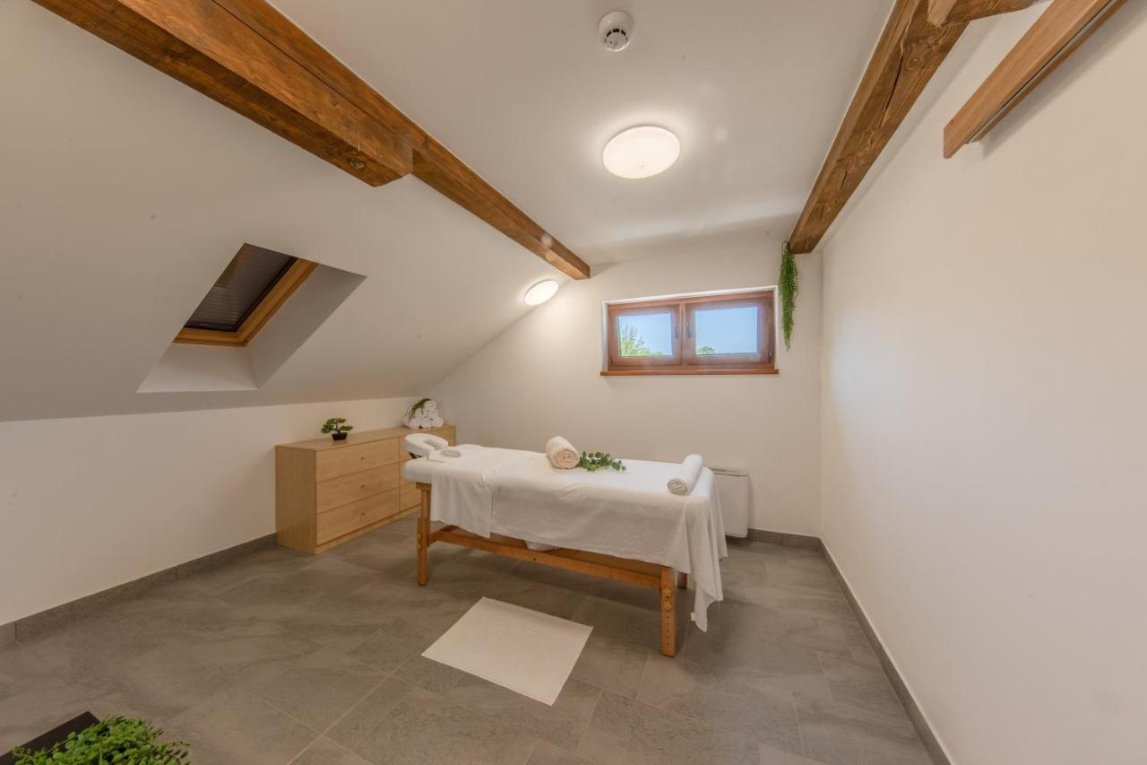 Hostel Otocki Virovi Otok  Exteriér fotografie